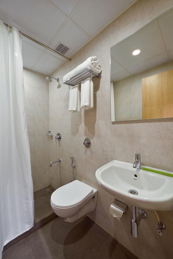 Hotel Leafio-Near Airport 뭄바이 외부 사진