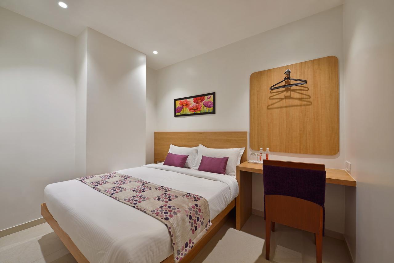 Hotel Leafio-Near Airport 뭄바이 외부 사진