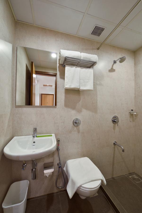 Hotel Leafio-Near Airport 뭄바이 외부 사진