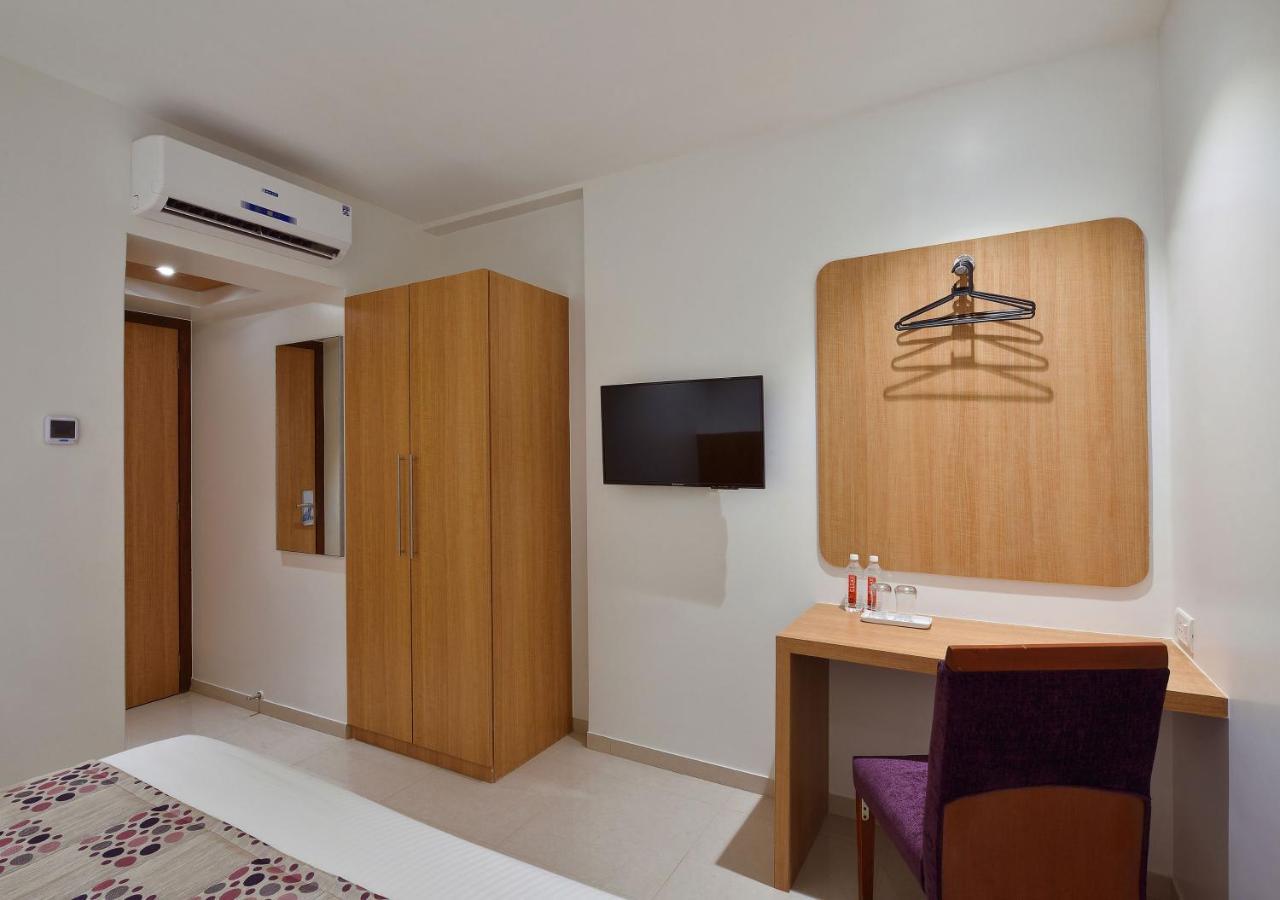 Hotel Leafio-Near Airport 뭄바이 외부 사진
