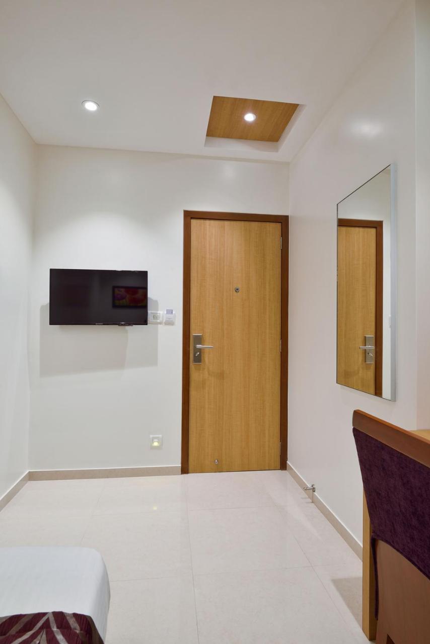 Hotel Leafio-Near Airport 뭄바이 외부 사진