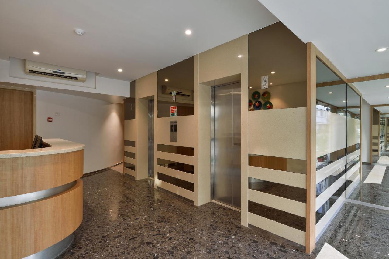 Hotel Leafio-Near Airport 뭄바이 외부 사진