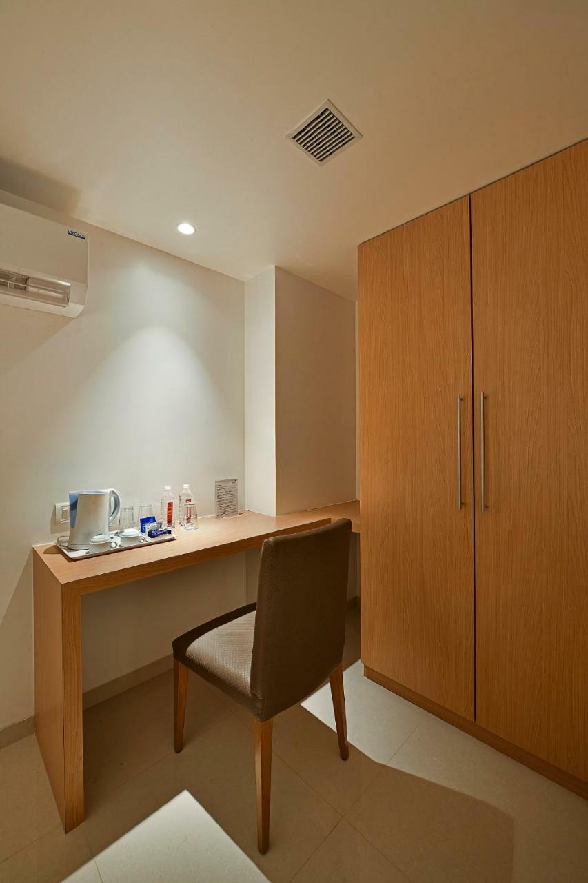 Hotel Leafio-Near Airport 뭄바이 외부 사진
